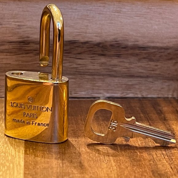 # 316 Authentic Louis Vuitton padlock with key - Picture 3 of 4